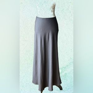 TAHARI Wool Blend Maxi Skirt, Side Zip - Vintage, Like New 
Size 8